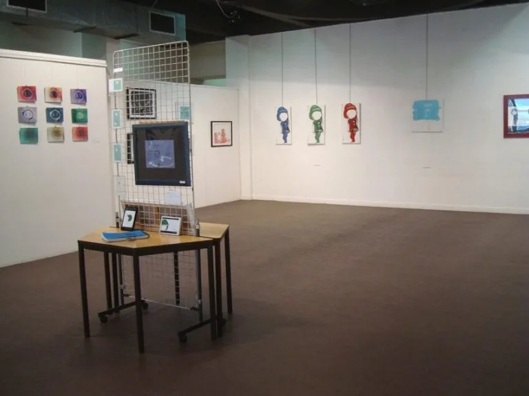 exposition, galerie Vaugelas, Aix-les-Bains, Savoie, bonhommes, photos, art, impressions, vernissage, couleurs, dessins, illustrations, doux